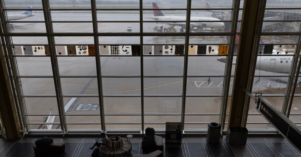 House overwhelmingly passes bill to improve air travel