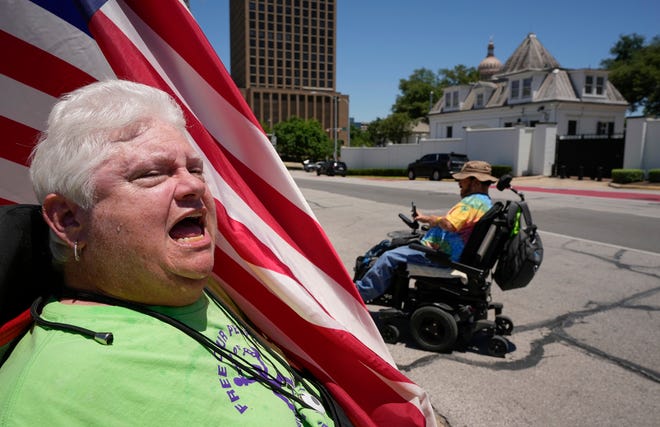 Disabled people, attendants demand to meet with Gov. Abbott: Photos