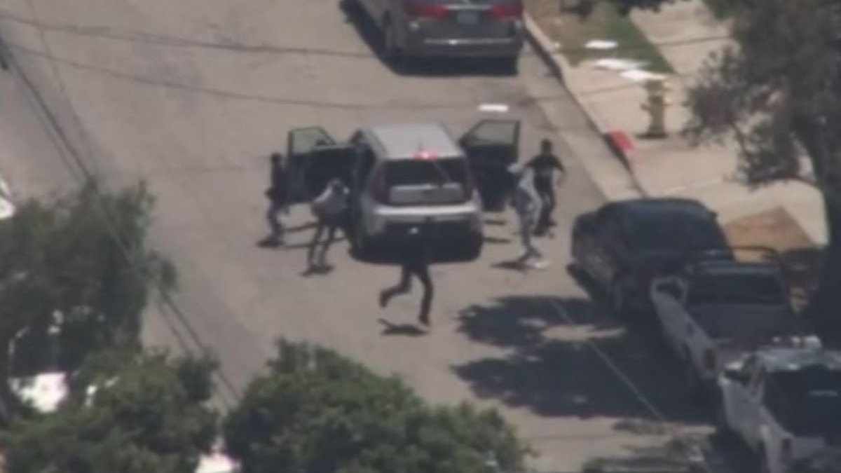 Five people flee from Kia Soul stolen in Hawthorne, pursuit ends – NBC Los Angeles