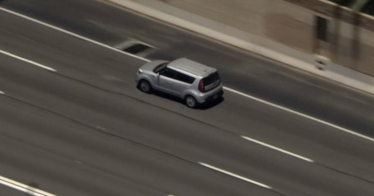 Police searching for five suspects after pursuit of stolen Kia ends at roadblock in Hawthorne