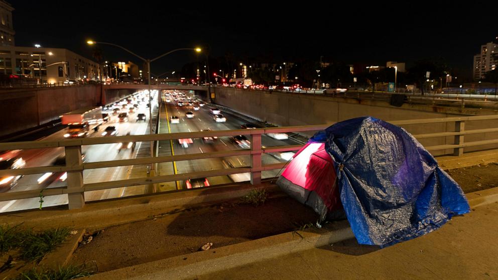 Can technology help solve Los Angeles’ homeless problem? One day shelter could be just a click away